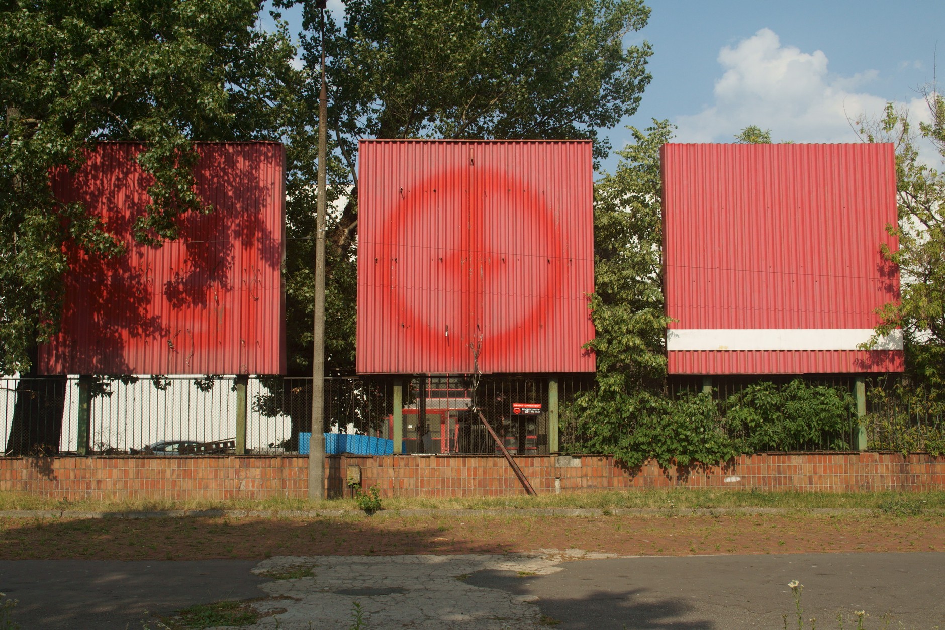 Ogrodzenie dawnych zakładów FSO w Warszawie