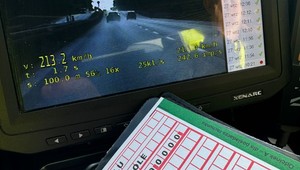 Policjanci zatrzymali kierowcę Porsche. Po ekspresówce jechał 213 km na godz.