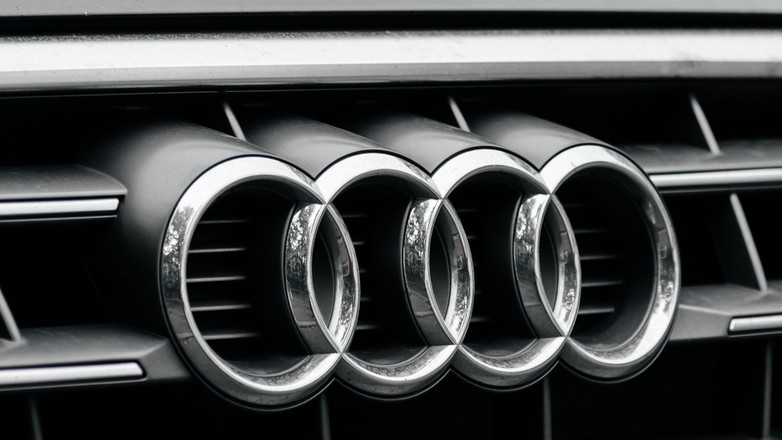 Osłona chłodnicy z logo Audi