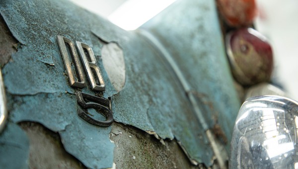 Aston Martin DB5 Vantage z 1965 r. wyremontowany po 45-letnim postoju na dworze