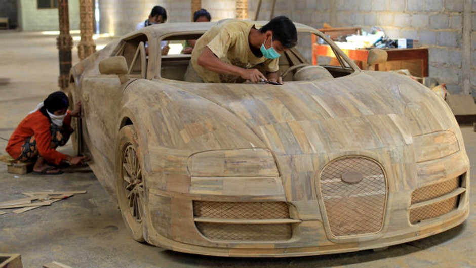Bugatti Veyron - drewniana replika