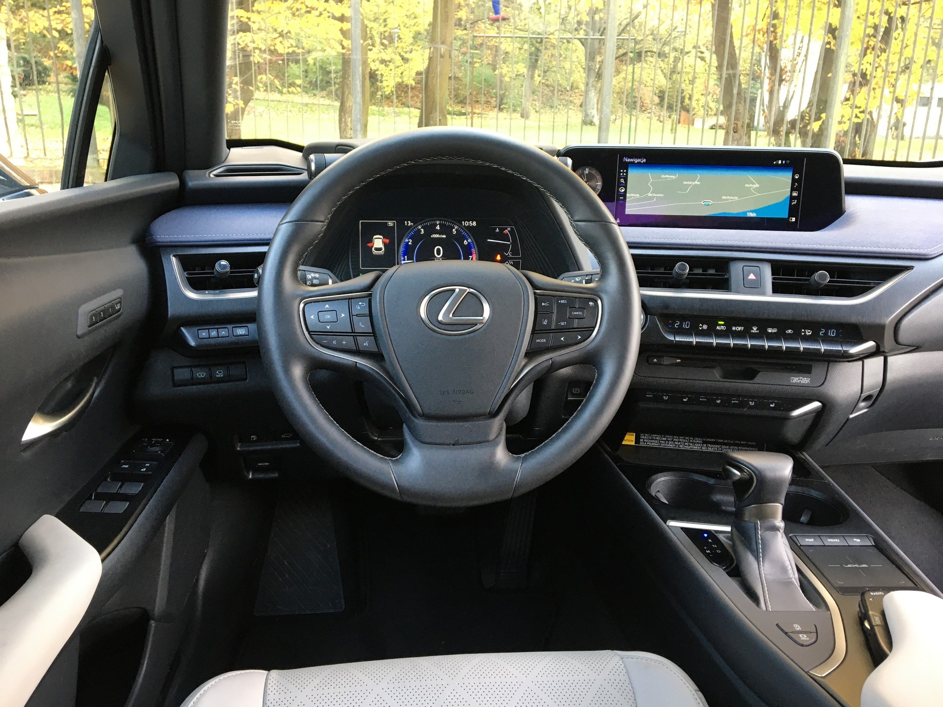 Lexus UX 200 – mało praktyczny, ale za to nieprzeciętnie ładny