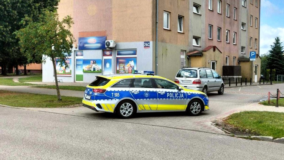 Obraz pochodzący z serwisu https://ilawa.policja.gov.pl/o08/aktualnosci/122413,Uderzyl-rowerem-w-samochod-Z-powaznymi-obrazeniami-twarzy-trafil-dos-szpitala.html