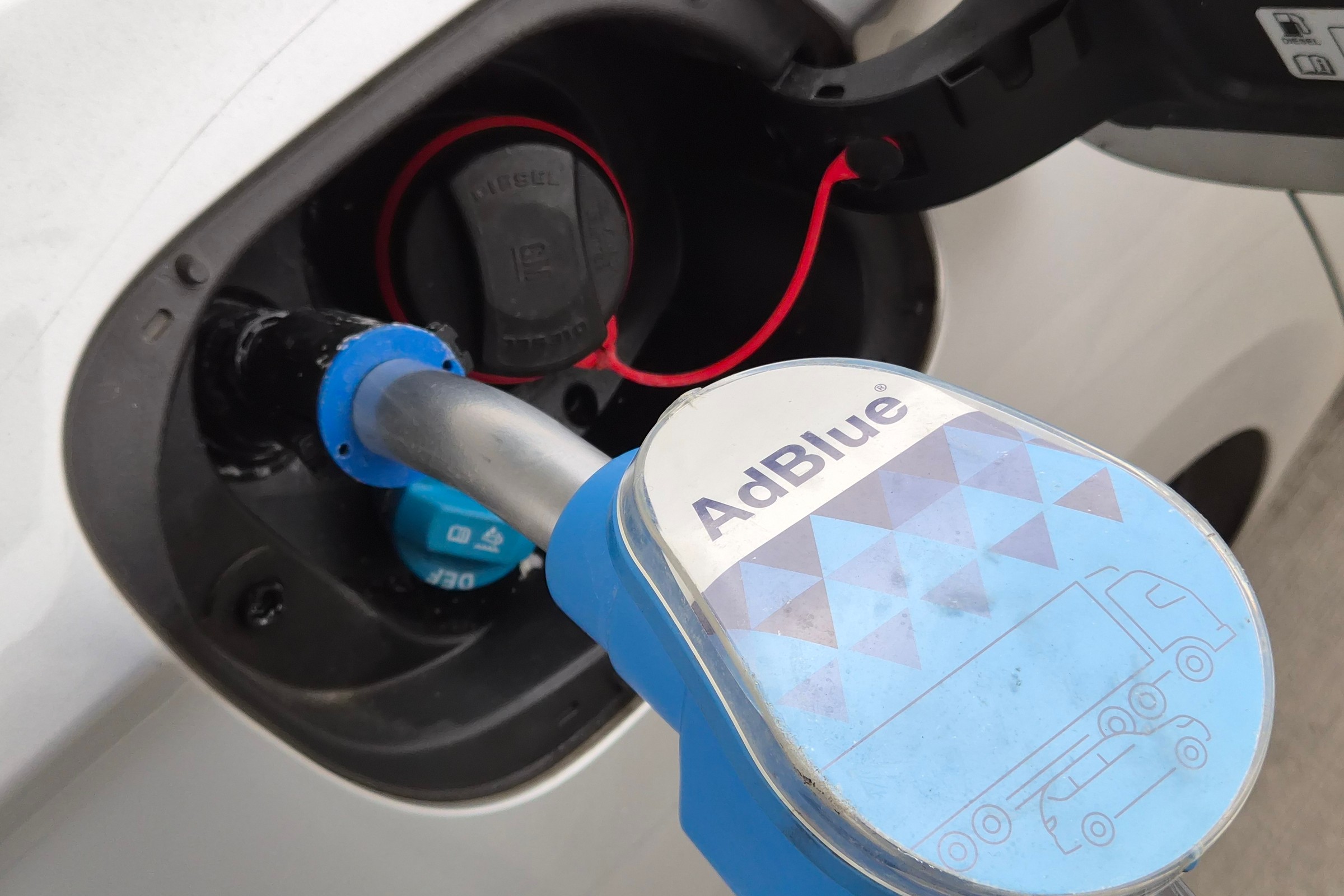 Co się stanie, jeśli pomylisz AdBlue z paliwem? Mój mechanik mówi, że będzie dramat