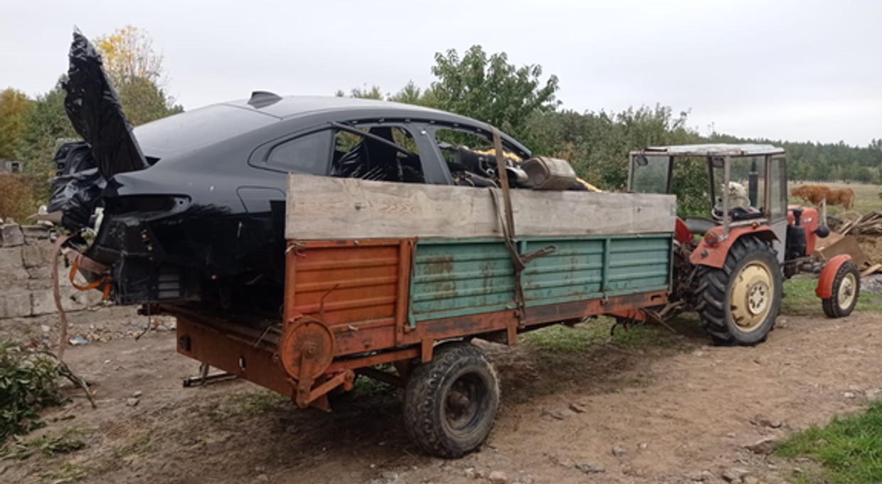 Wieźli Jaguara rozrzutnikiem. Policjanci z Mord nabrali podejrzeń