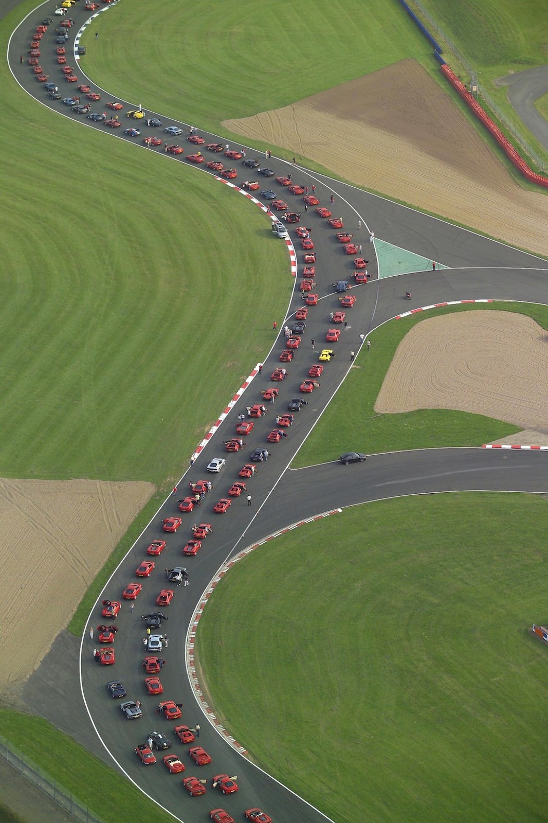 Padnie nowy Rekord Guinnessa: tysiąc Ferrari na Silverstone!