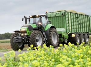 Czy można prowadzić ciągnik z przyczepą na kategorii B? Są takie przepisy