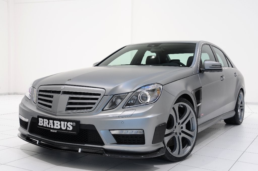 Mercedes E63 AMG - 555 KM od Brabusa