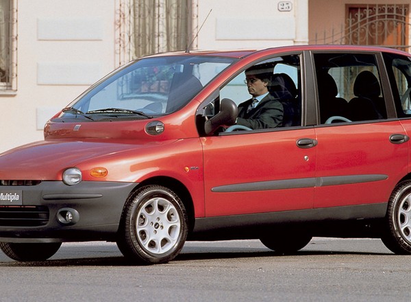 Prezydent Kwaśniewski otwierał fabrykę Opla w Gliwicach. Polska motoryzacja w październiku 1998 r.