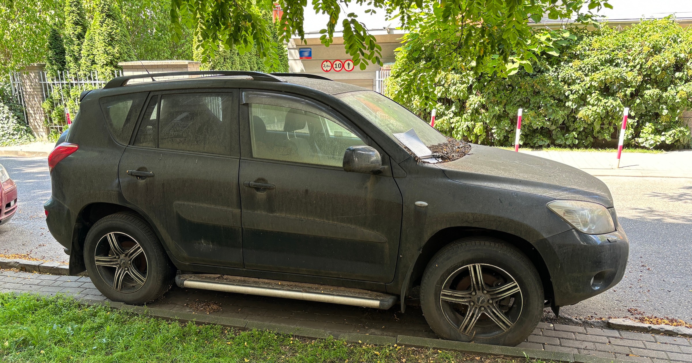 Auto pozostawione na długie miesiące może na początku mieć różne usterki, nawet jeśli wcześniej działało bez zarzutu