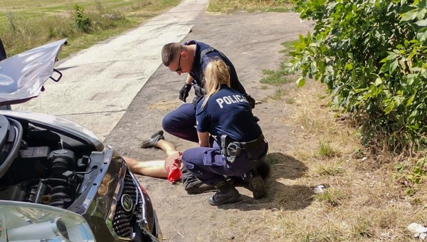 Ukradł Porsche, później rozbił je o... nieoznakowany radiowóz [WIDEO]