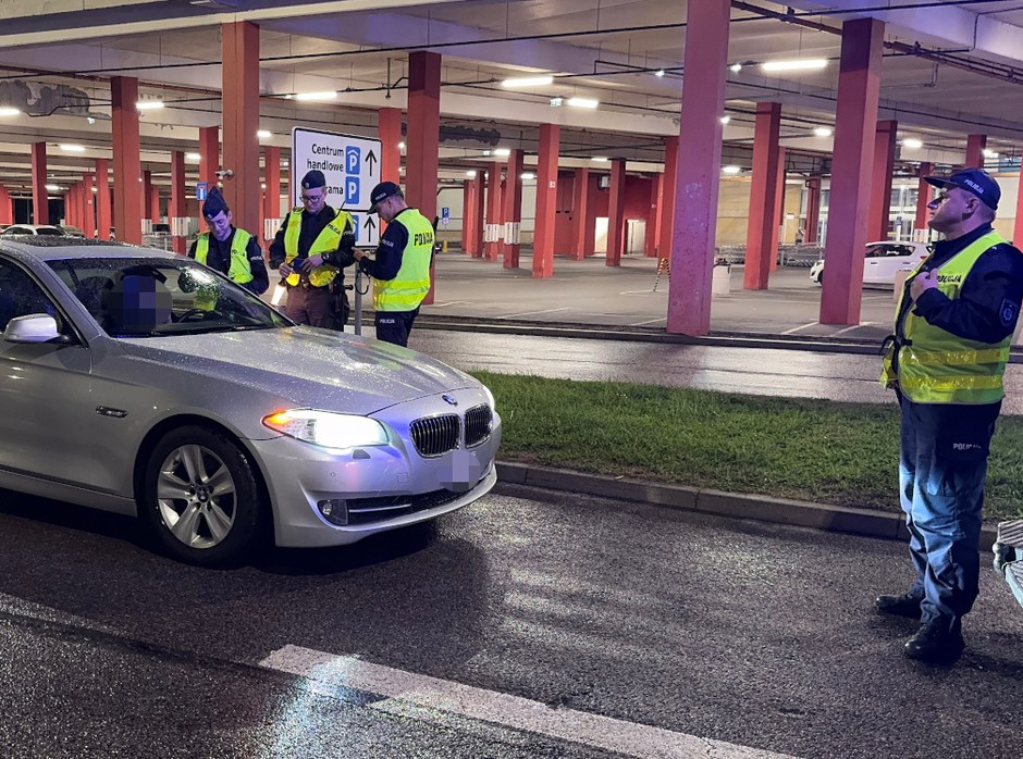 Stołeczni policjanci przeprowadzili akcję wymierzoną w uczestników nielegalnych wyścigów