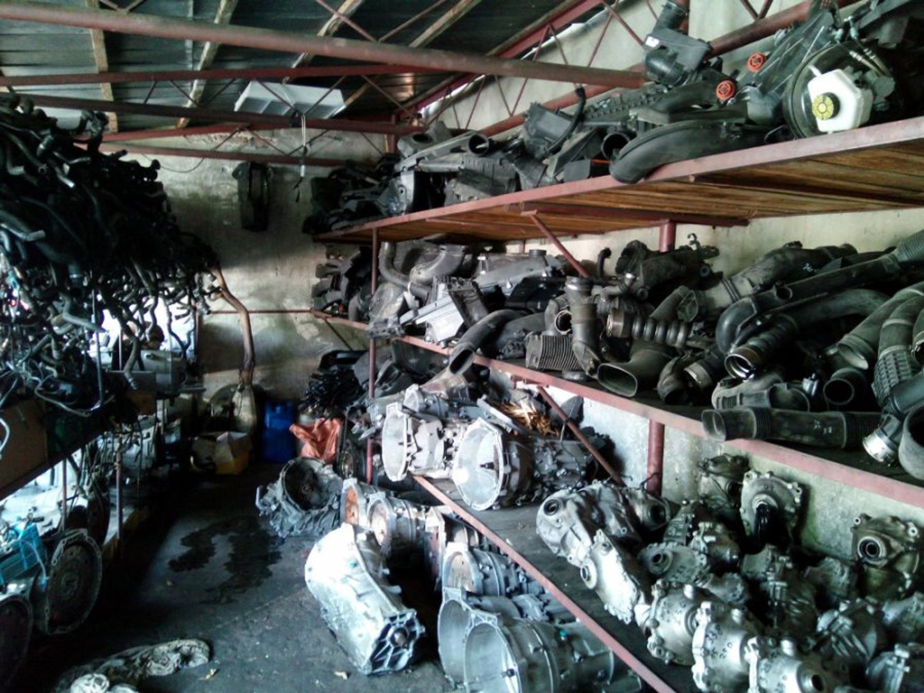 Odzyskano kradzione auto i części o wartości 640 000 zł