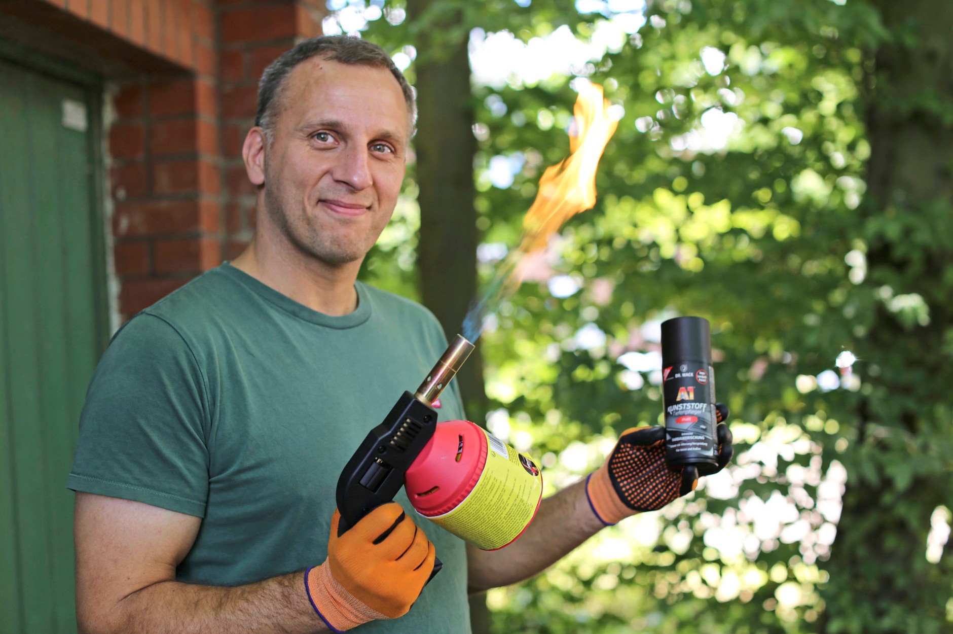Trik z palnikiem czy dobra chemia? Jak bezpiecznie odświeżyć plastiki?