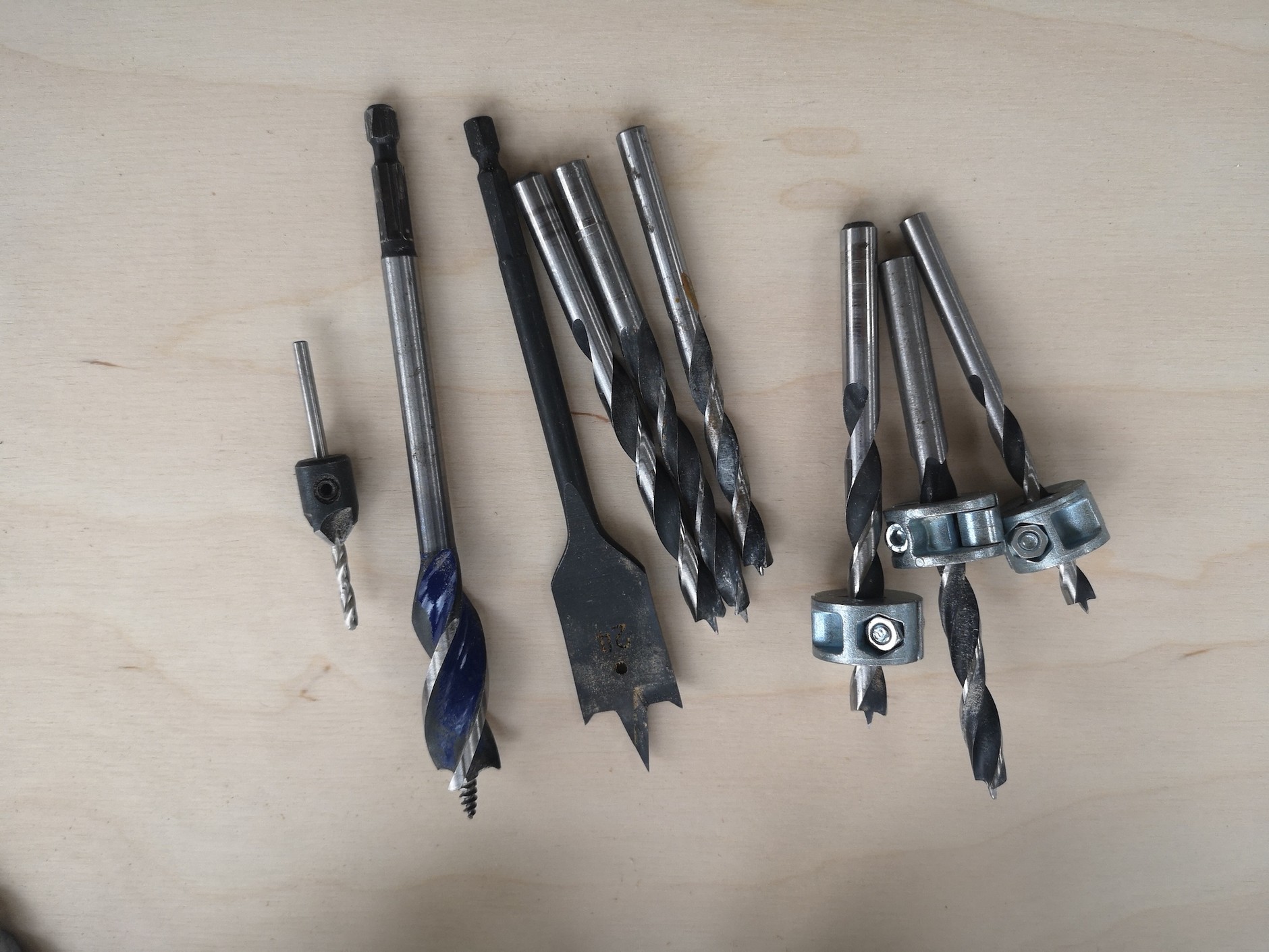 Jest wiele rodzajów wierteł do drewna