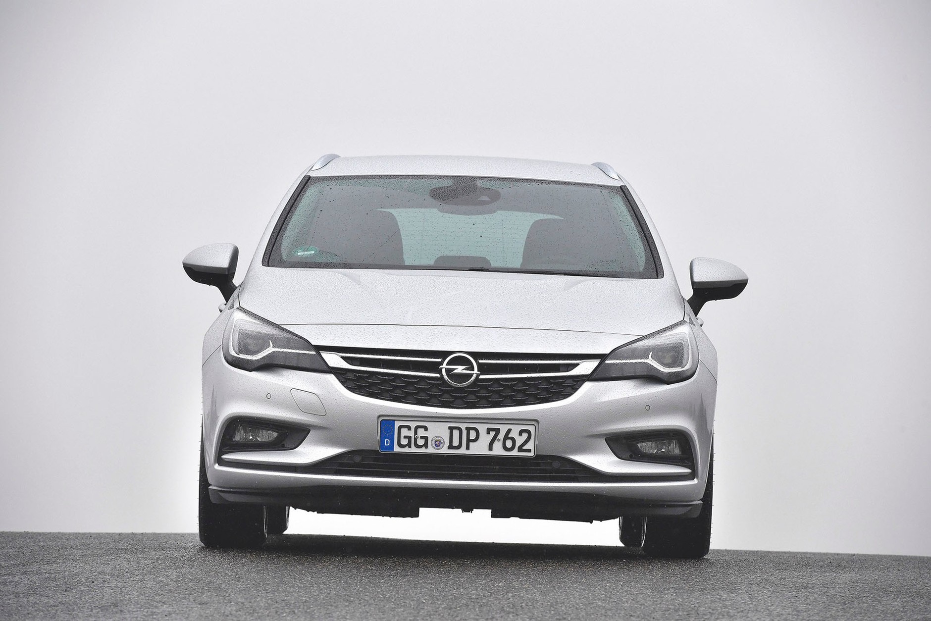 Opel Astra Sports Tourer - mniejsze kombi może być lepsze