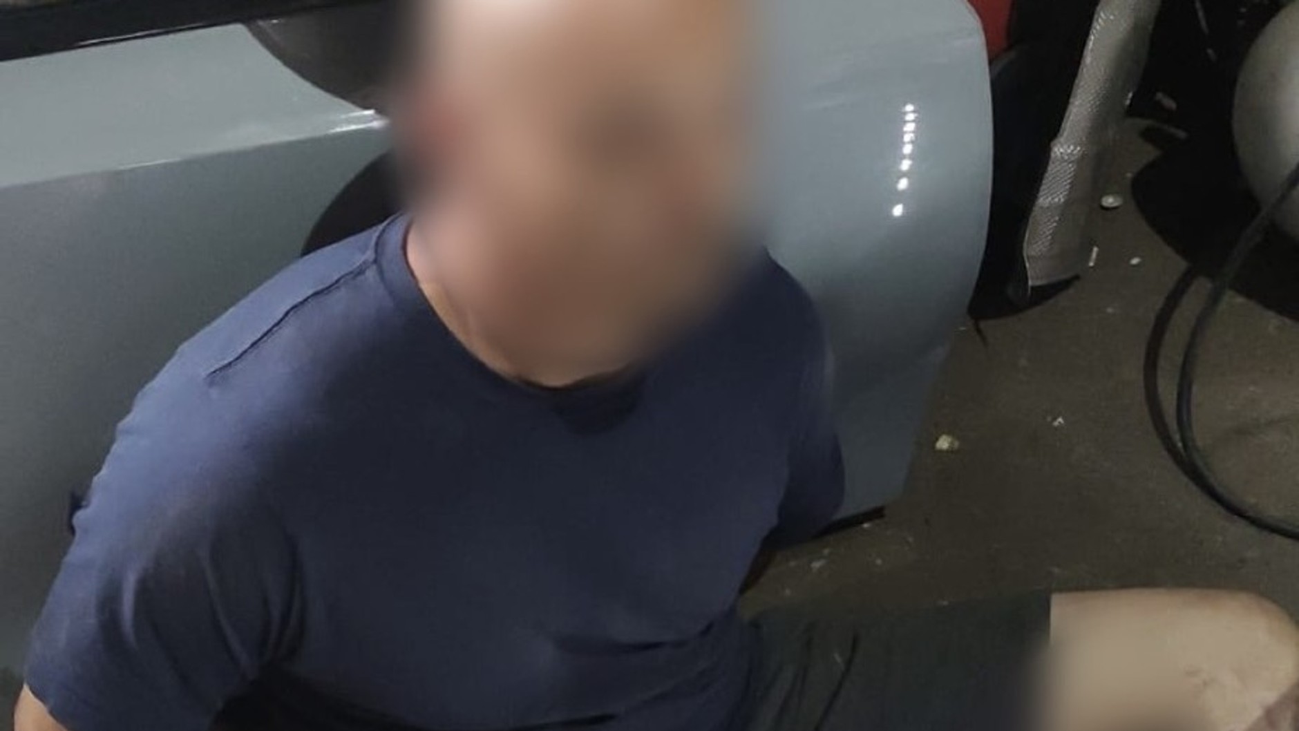 Policjanci weszli do "dziupli". Złodzieje wpadli na demontażu BMW wartego pół miliona