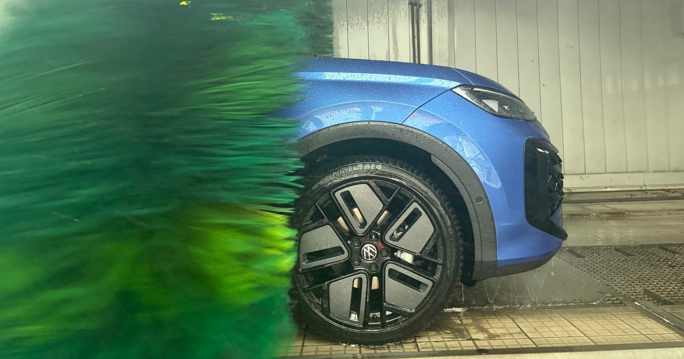 Mycie samochodu zimą chroni przed korozją. Ale warto pamiętać o jednej rzeczy