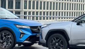 Toyota RAV4 Plug-in GR Sport vs Renault Rafale Atelier Alpine 4e-Tech 4x4 300