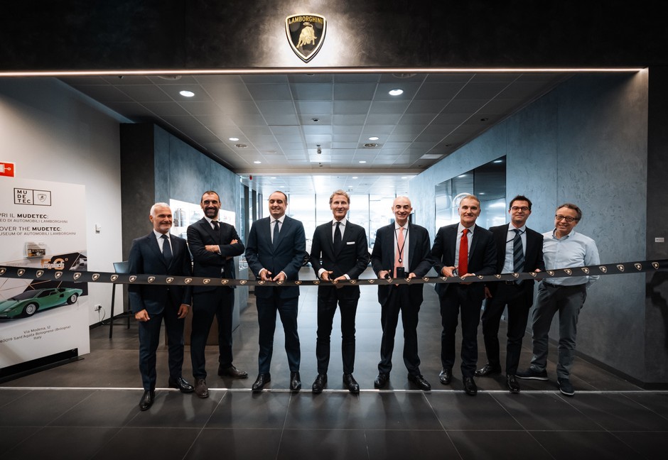 Lamborghini na lotnisku w Bolonii