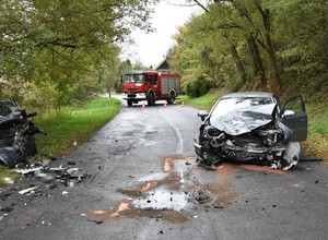 Czołowe zderzenie w Krasnymstawie. 18-latek wyjechał "na czołówkę" 70-latkowi