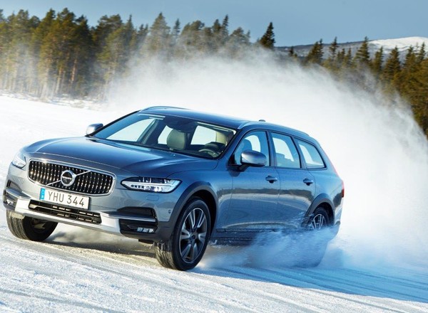 Volvo V90 Cross Country - auto na medal