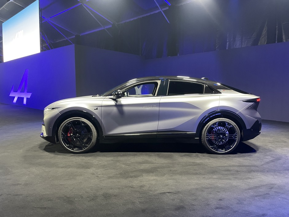 Alpine A390