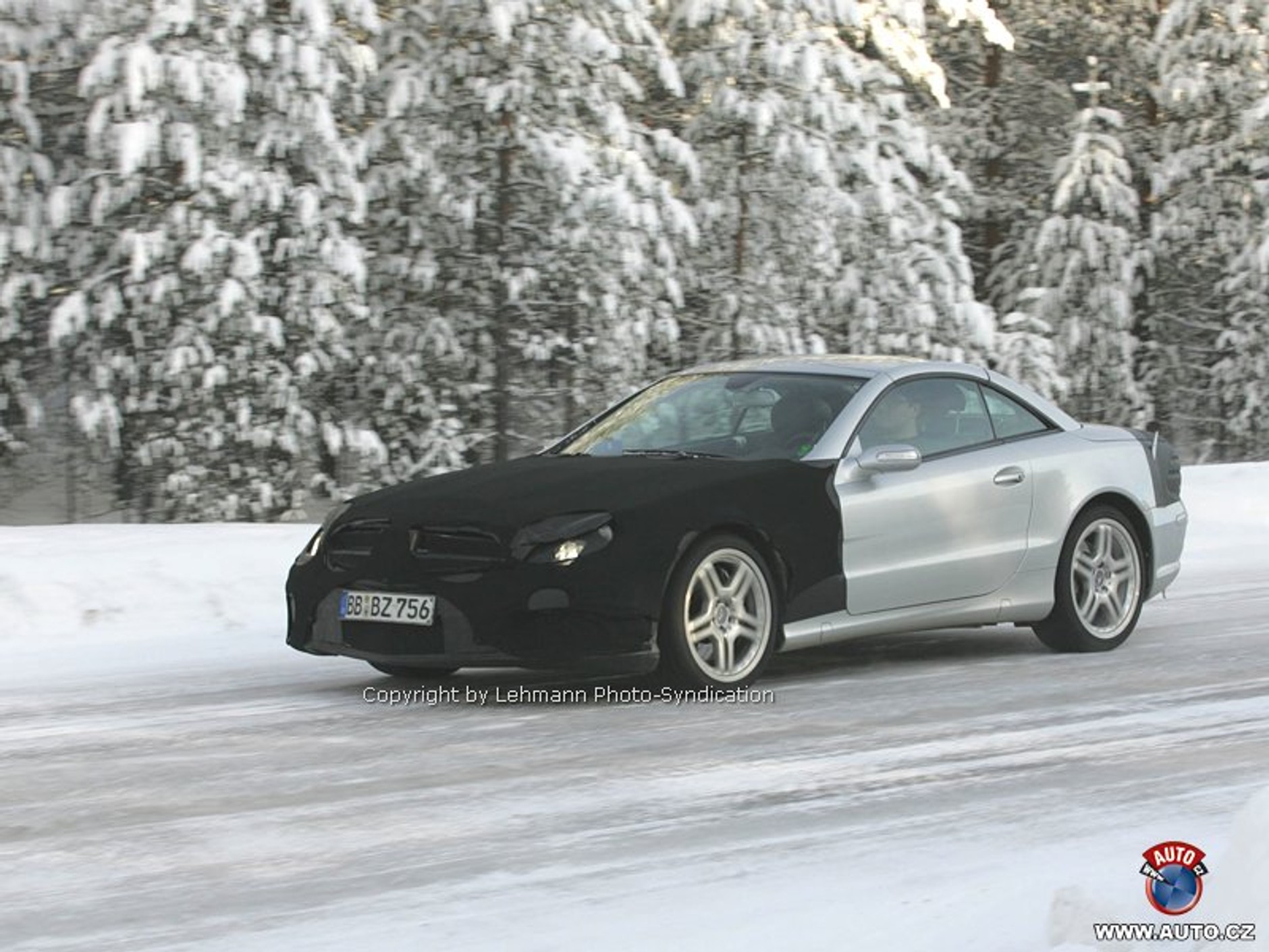 Zdjęcia szpiegowskie: kolejny facelifting dla Mercedesa-Benz SL