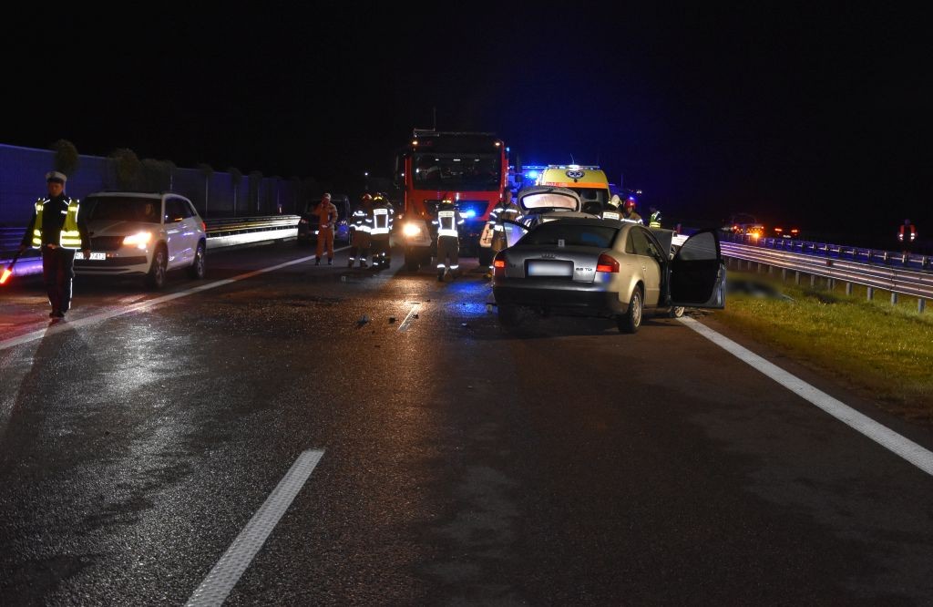 Do wypadku doszło wieczorem 8 sierpnia. Kierowca Audi jechał pod prąd