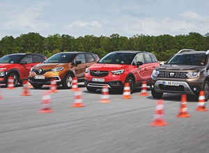 Czy Dacia z silnikiem Mercedesa pokona rywali? Porównanie małych crossoverów