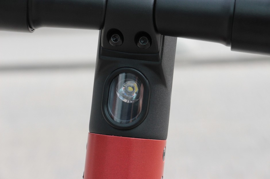 Seat eXS kontra Fiat 500 F85W - która hulajnoga lepsza?