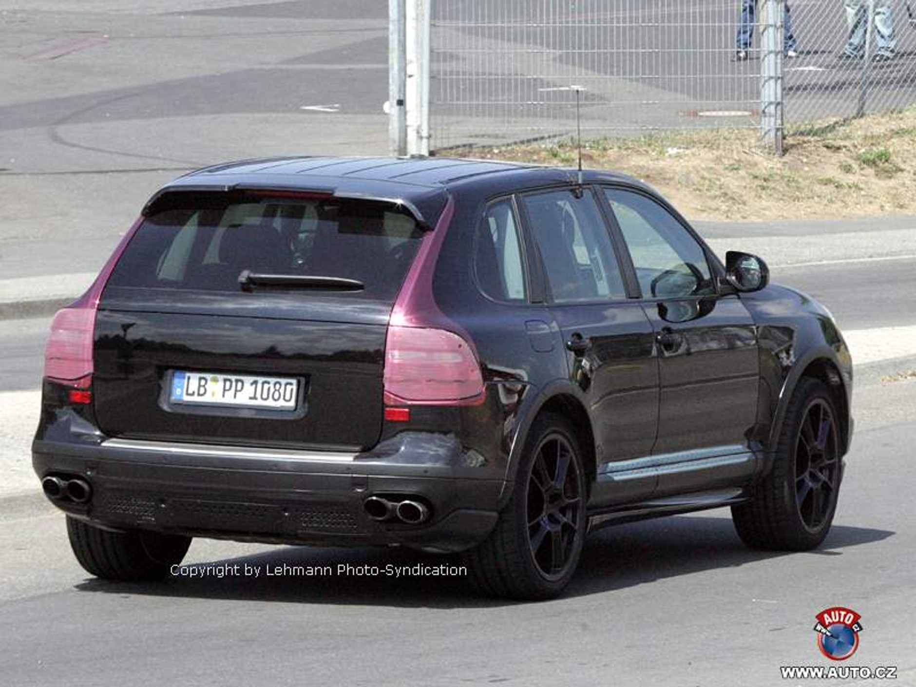 Zdjęcia szpiegowskie: Porsche Cayenne (face lifting)