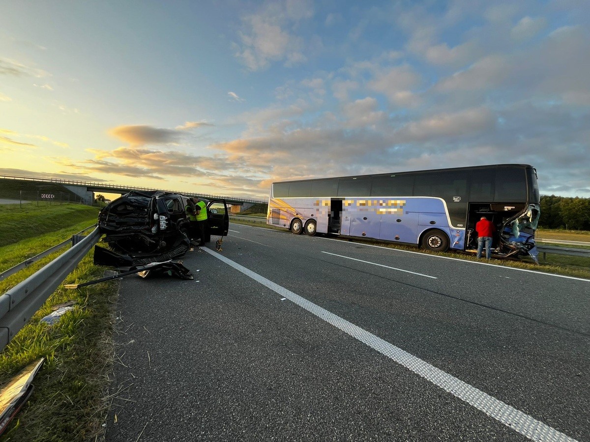 Autobus zderzył się z Chevroletem. Trasa S7 była zablokowana