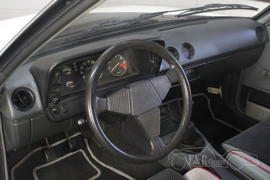 Opel Manta GSi – wymarzona wersja w stanie, jak nowa