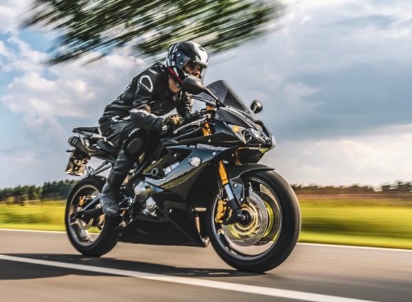 Surowy wyrok dla motocyklisty w Norwegii. 56 wykroczeń i prawie 300 km/h!