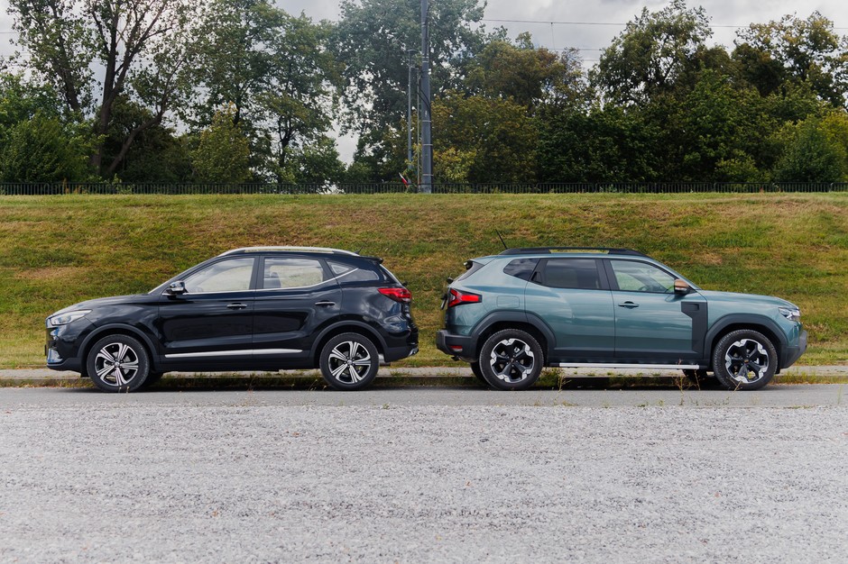 Dacia Duster kontra MG ZS. Porównanie dwóch budżetowych samochodów