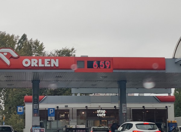 Koniec cudu paliwowego? Na stacjach jest już drożej