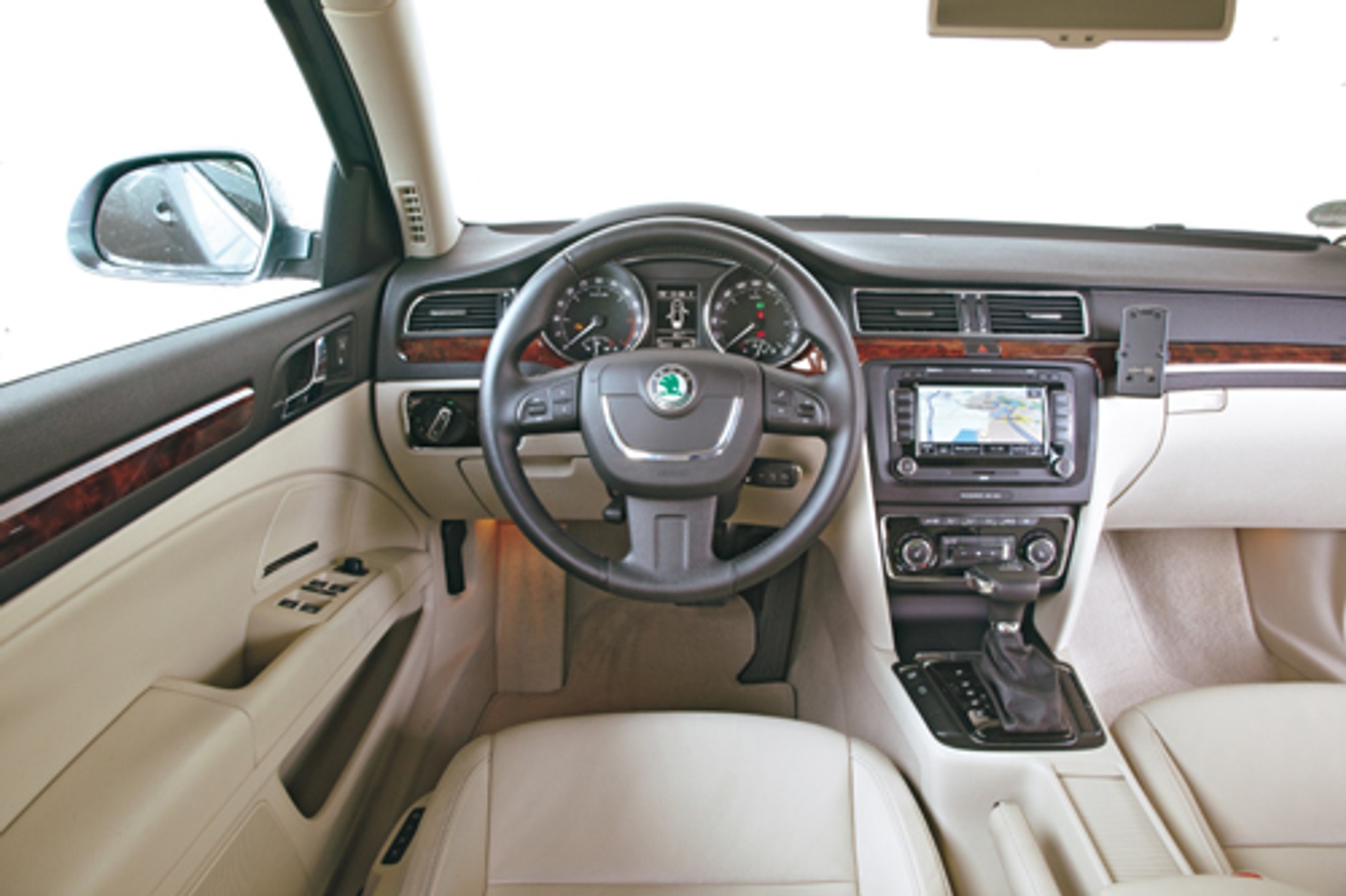 Mercedes E 220 CDI kontra Skoda Superb 2.0 TDI - Skoda najlepszą inwestycją na przyszłość?