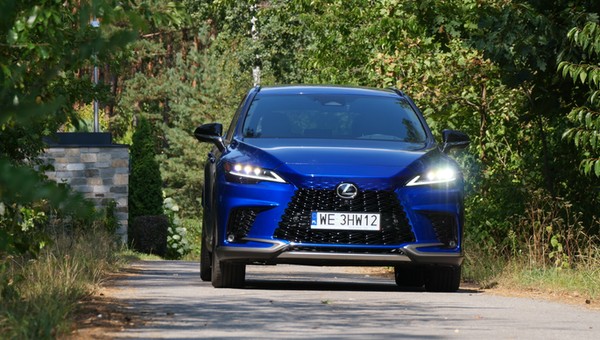 Sprawdziłem, co ma Lexus RX 450h+, czego nie mają inni. Warto przepłacić?