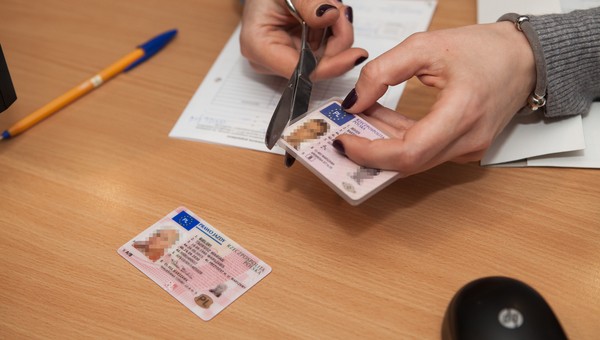 Wymiana praw jazdy będzie obowiązkowa. Badania lekarskie też, ale UE zmieniła zapisy