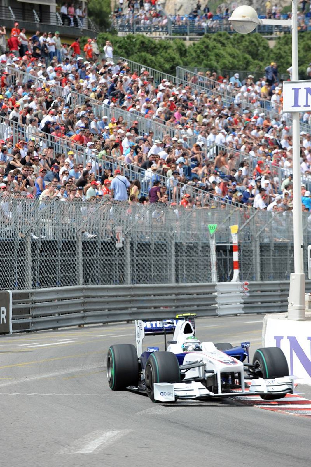 Grand Prix Monaco 2009: Button królem, Kubica w garażu (fotogaleria)