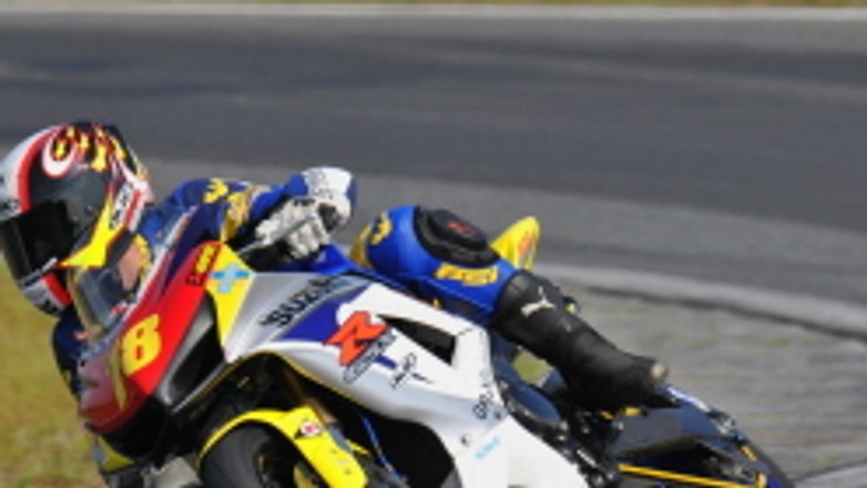 Wyścigi motocyklowe: zespoł Suzuki GRANDys Duo z sukcesami w Poznaniu