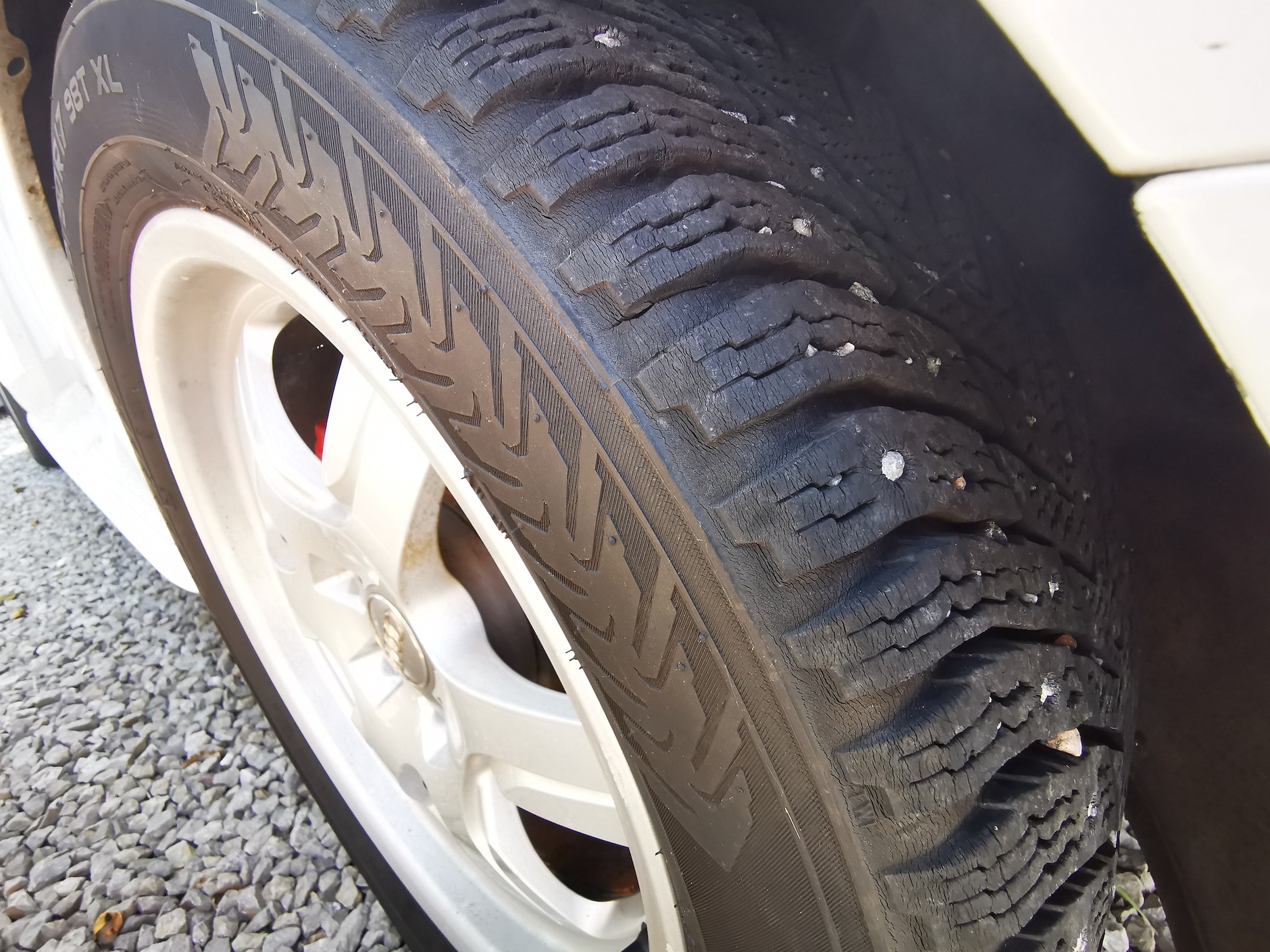 Audi A4 Avant Quattro - biały "szwed" z silnikiem benzynowym. Miły sprzedawca, ale auto pokolizyjne i podrdzewiałe