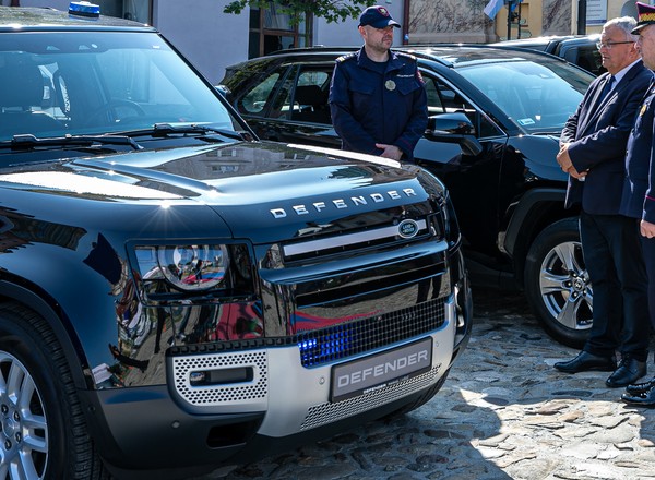 Straż Ochrony Kolei kupiła luksusowe terenówki. Takimi autami dysponuje SOK