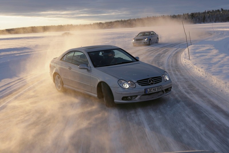 Mercedes i BMW szaleją na śniegu