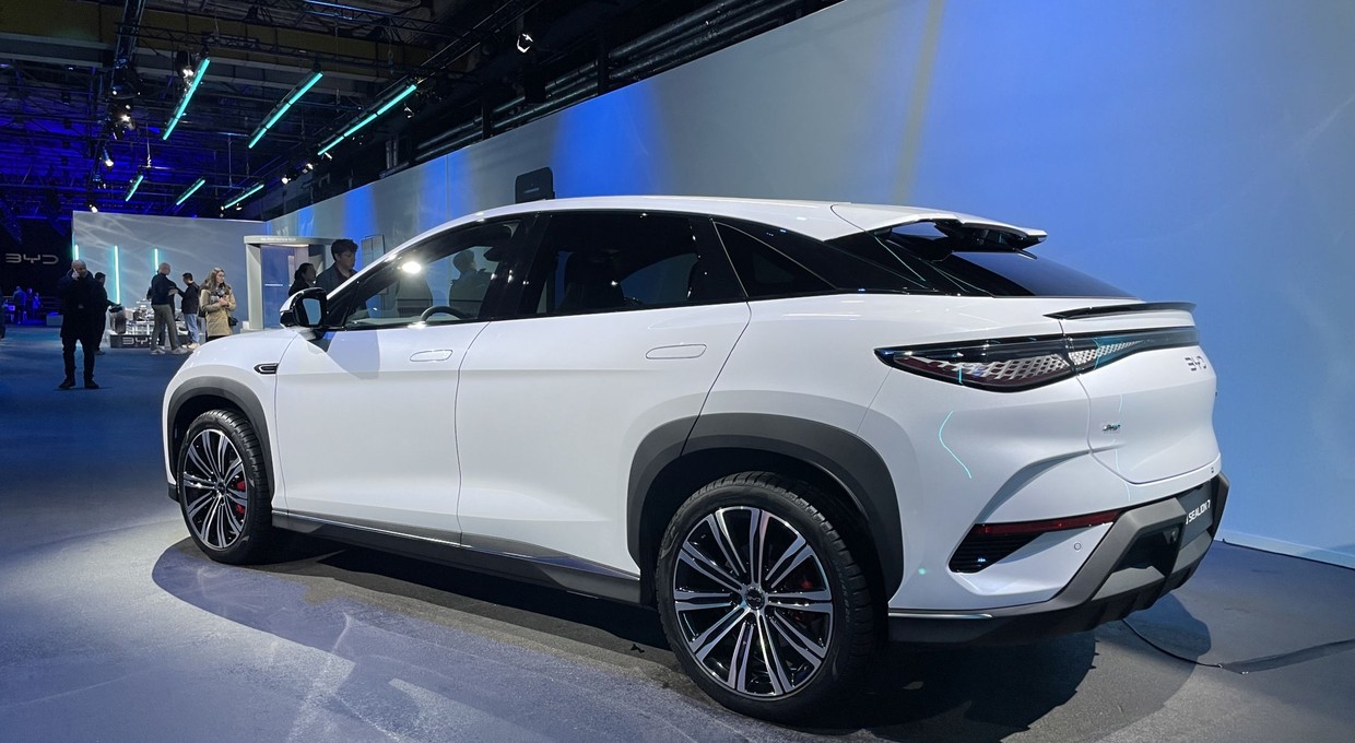 Chiński BYD przegonił Teslę w UE. Drugi miesiąc z rzędu sprzedał więcej samochodów