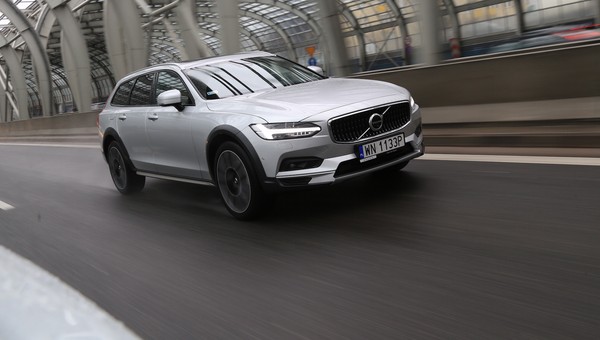 Volvo V90 Cross Country B5 – komfortowy długodystansowiec