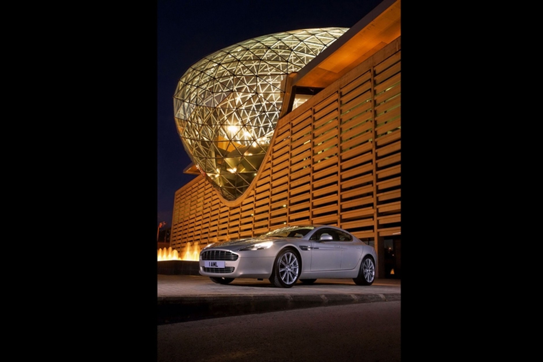 Aston Martin Rapide – z pięknem trzeba obcować