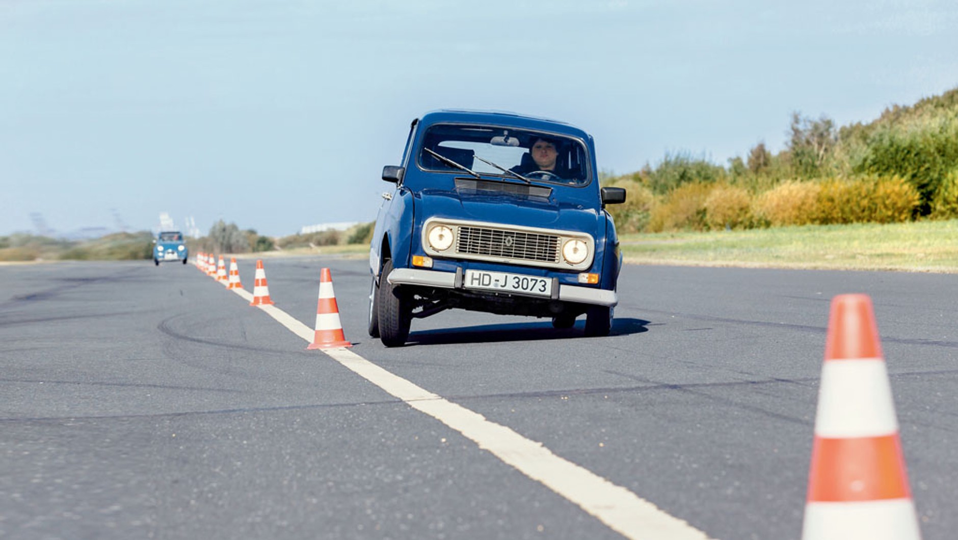 W latach 50. Renault chciało budować samochody takie jak... dżinsy – uniwersalne, wytrzymałe 
i funkcjonalne. Co z tego wyszło? „Czwórka”, 
czyli pierwszy mikrovan w historii
