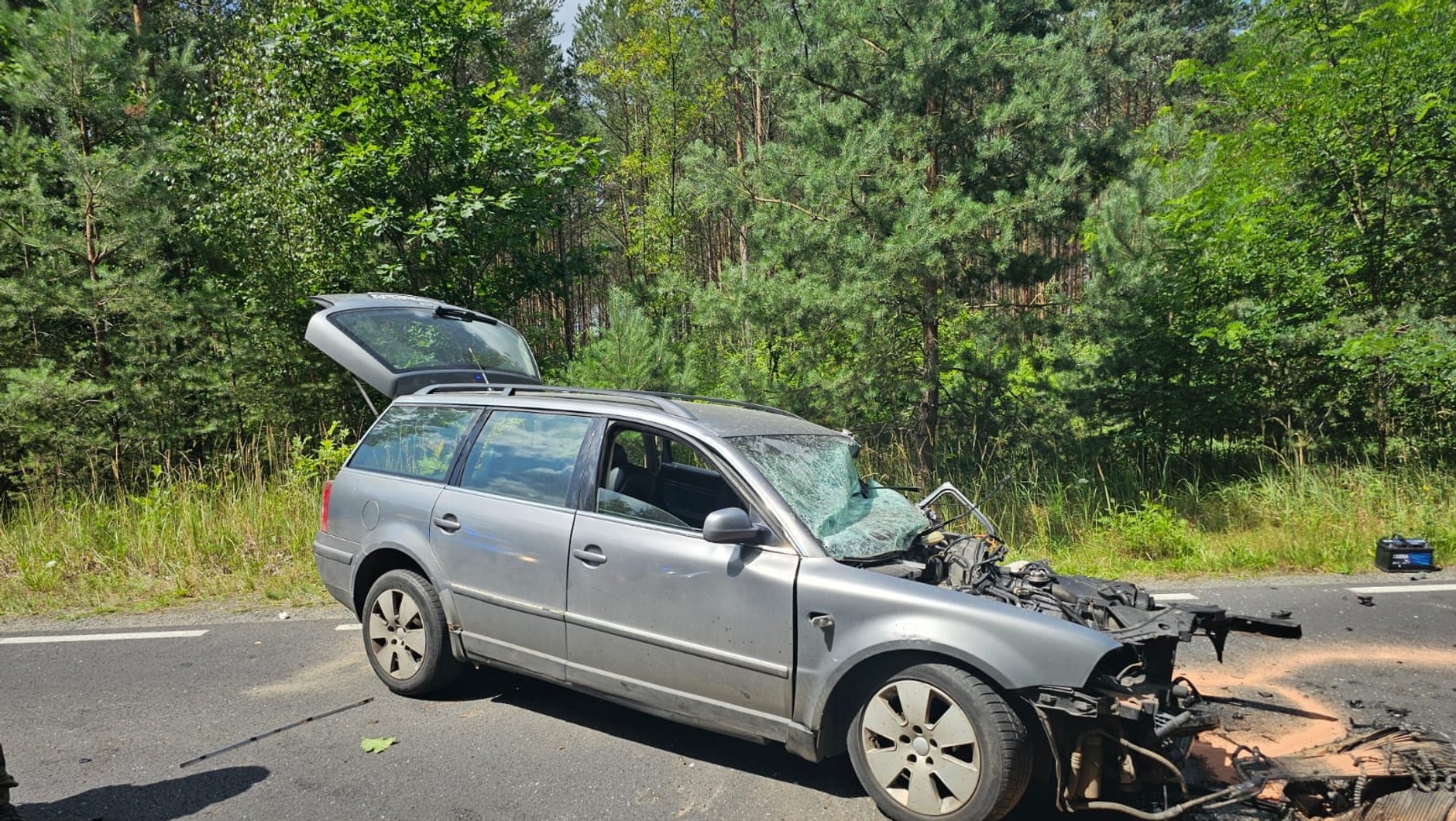 Co oczywiste, Passat został dużo bardziej zniszczony